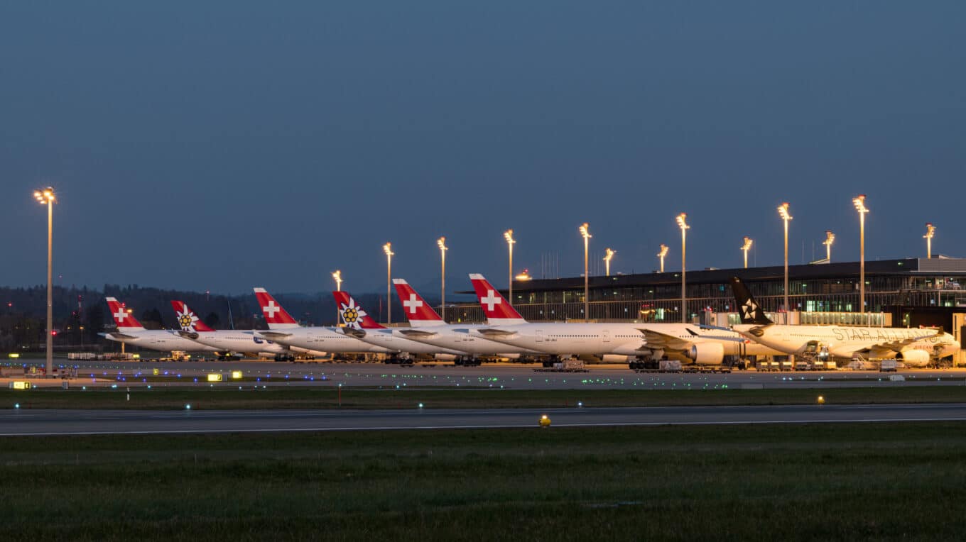 1920 flughafen nacht.jpg